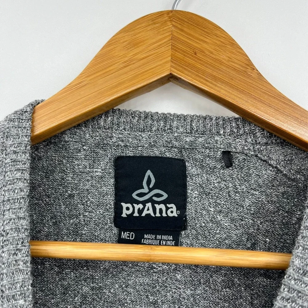 prAna Organic Cotton Knit Sweater Men's M Gray Crew Neck Pullover Logo